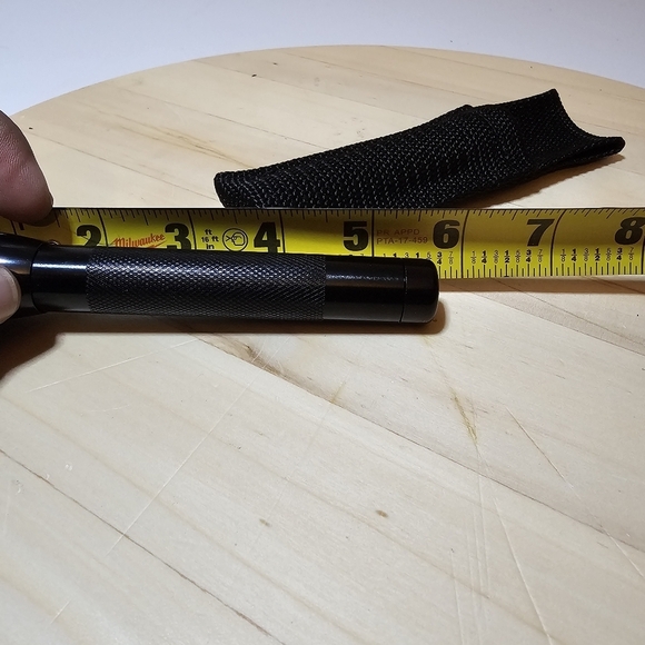 Mini Maglite AA 5.75" Long Black with Belt Sheathe Holder Included Working - Picture 8 of 8